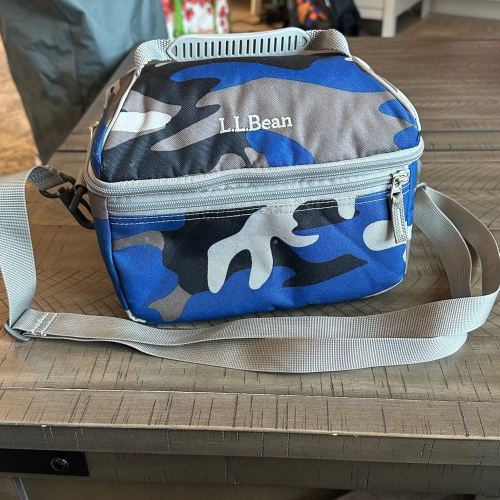 L.L. Bean Blue and Gray camo insulated lunch bag cooler bag with shoulder strap